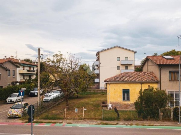 casa indipendente in vendita a Forlì in zona San Martino in Strada