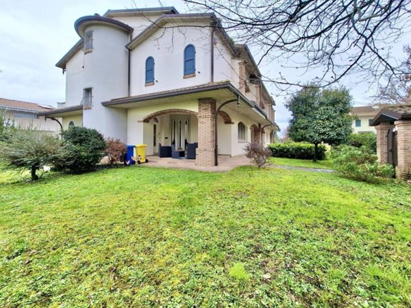 casa indipendente in vendita a Forlì in zona Grisignano