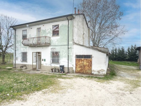 casa indipendente in vendita a Forlì in zona Casemurate