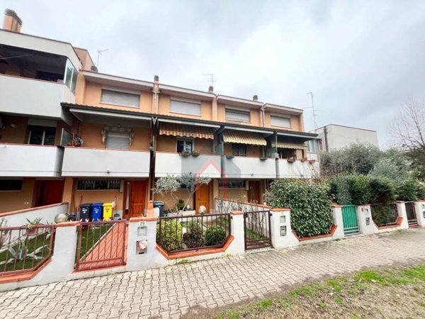 casa indipendente in vendita a Forlì in zona Cà Ossi