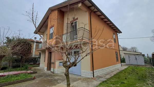 casa indipendente in vendita a Forlì in zona Ronco