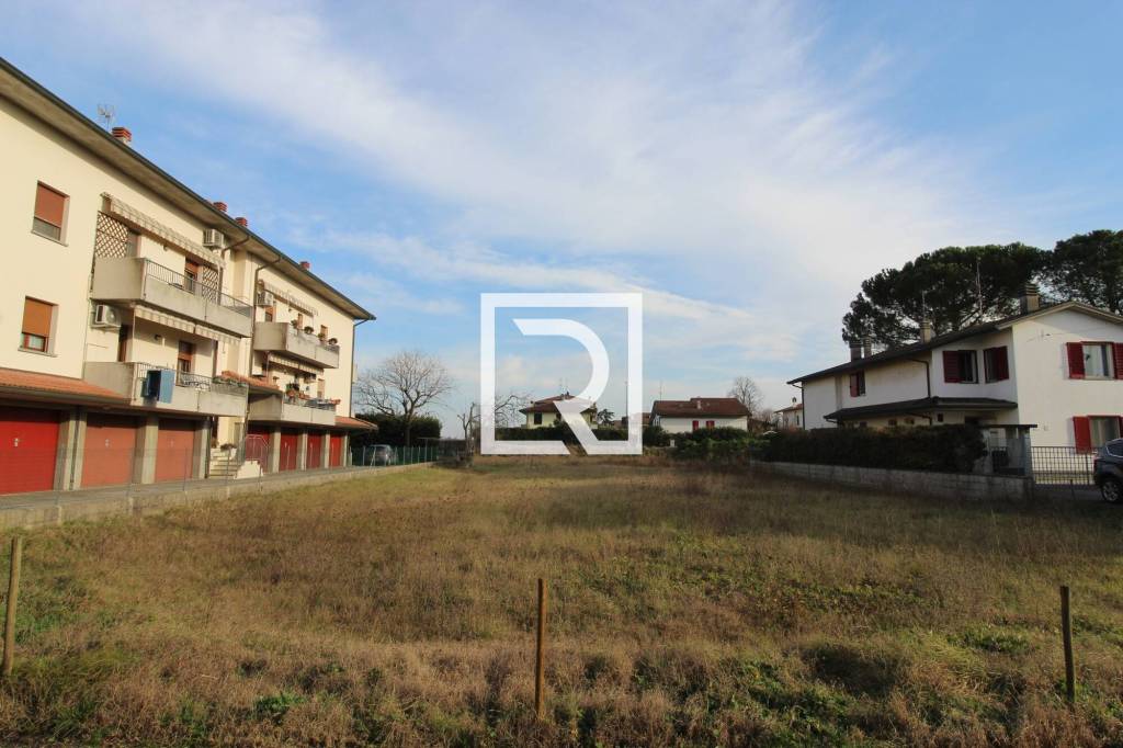 terreno edificabile in vendita a Forlì in zona Villanova