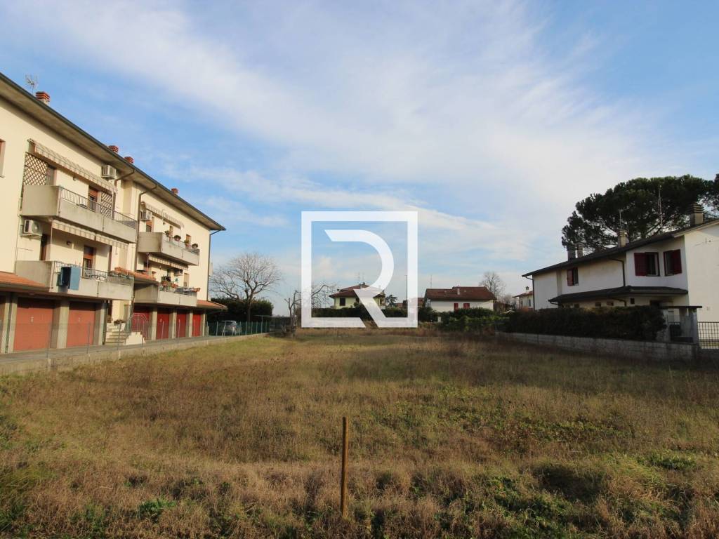 terreno edificabile in vendita a Forlì in zona Villanova