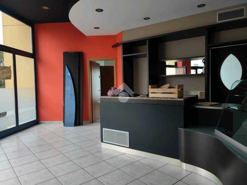 negozio in vendita a Forlì in zona Ronco