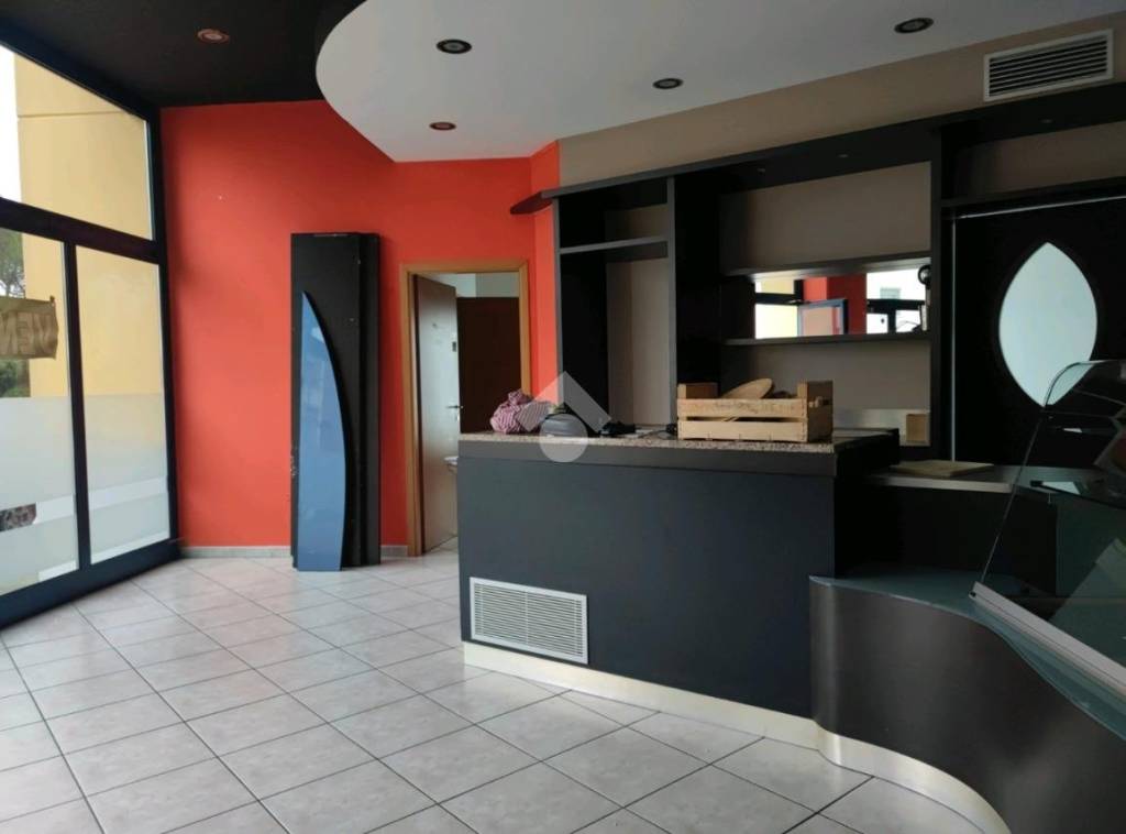 negozio in vendita a Forlì in zona Ronco