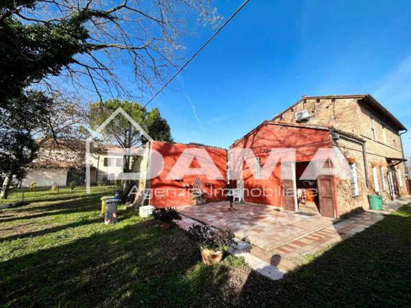 casa indipendente in vendita a Forlì in zona Durazzanino