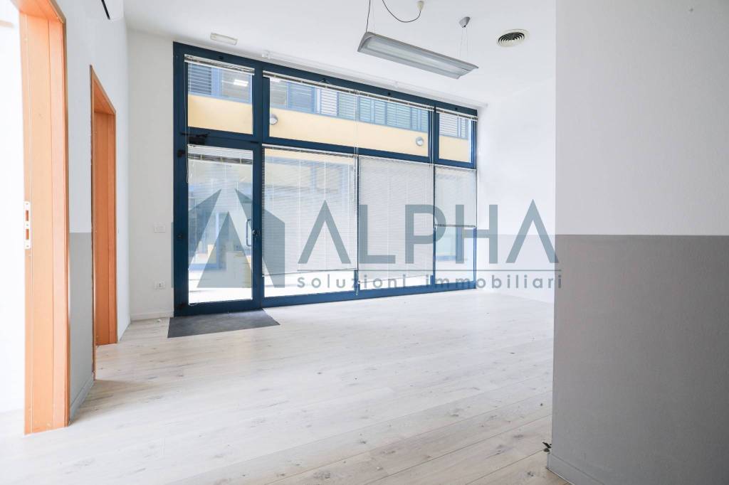 negozio in vendita a Forlì in zona Ronco