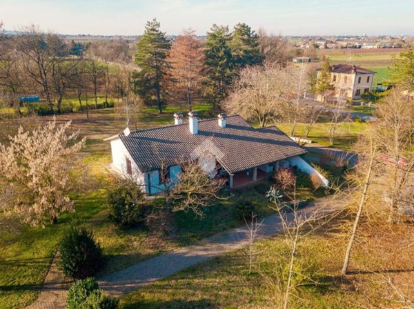 casa indipendente in vendita a Forlì in zona Carpena