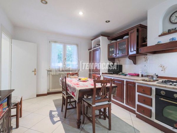 casa indipendente in vendita a Forlì in zona Quattro