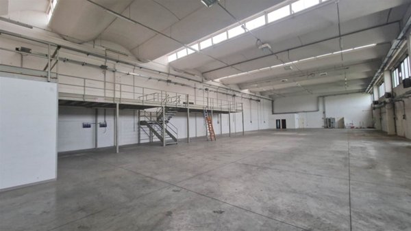 locale commerciale in vendita a Forlì in zona Selva