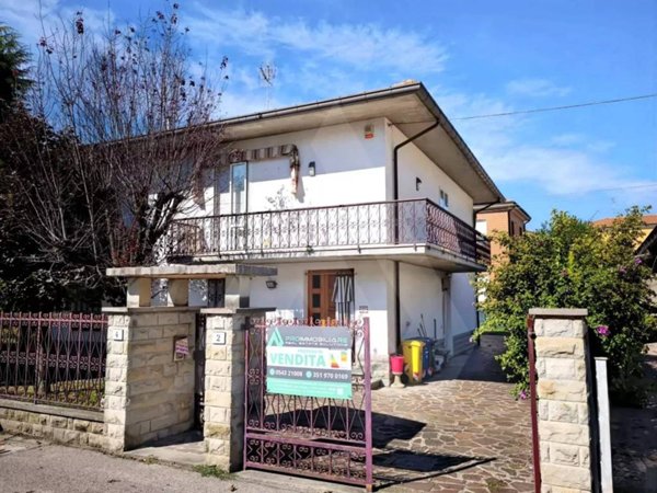casa indipendente in vendita a Forlì in zona San Martino in Strada
