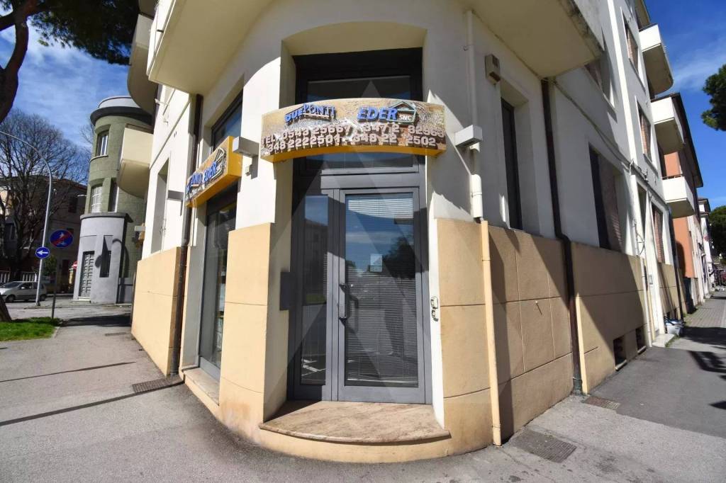 negozio in vendita a Forlì in zona Centro Storico