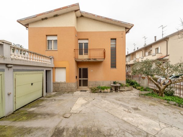 casa indipendente in vendita a Forlì in zona Vecchiazzano