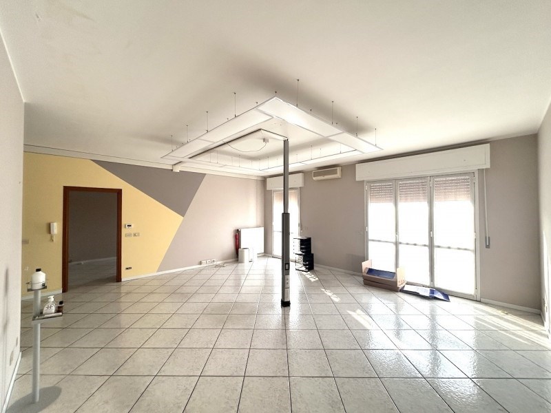 ufficio in vendita a Forlì in zona Coriano