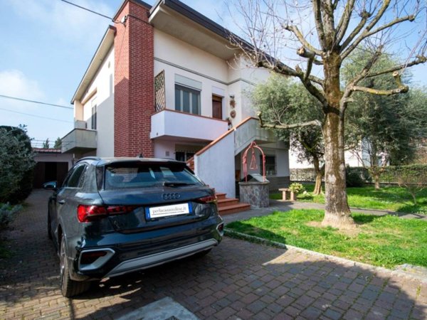 casa indipendente in vendita a Forlì in zona Romiti