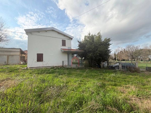 casa indipendente in vendita a Forlì in zona Rovere