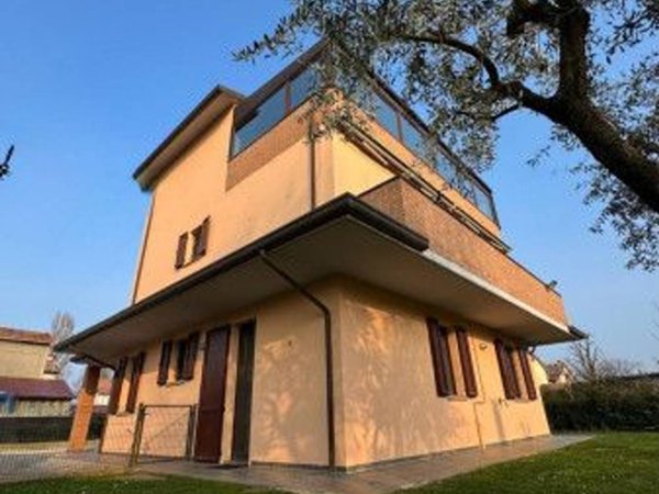 casa indipendente in vendita a Forlì in zona Villafranca di Forlì