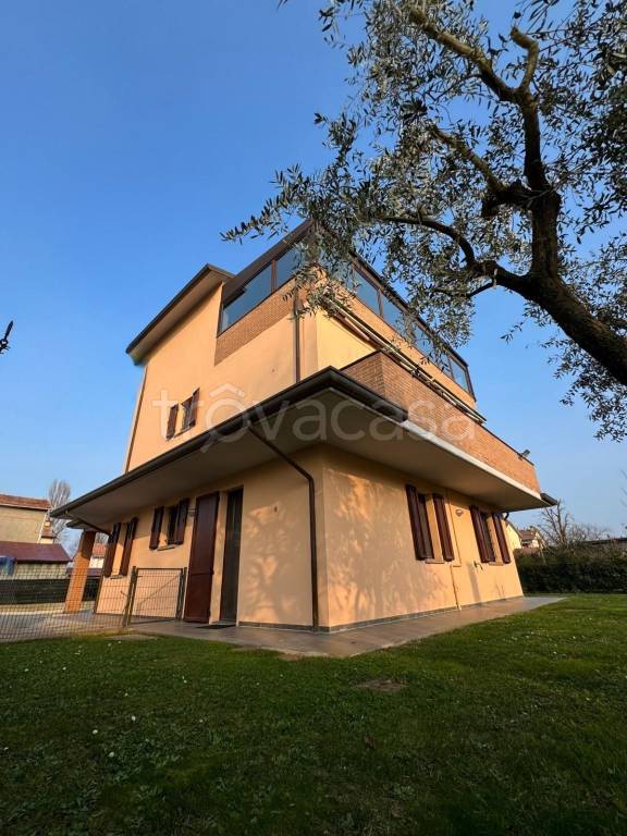 casa indipendente in vendita a Forlì in zona Villafranca di Forlì