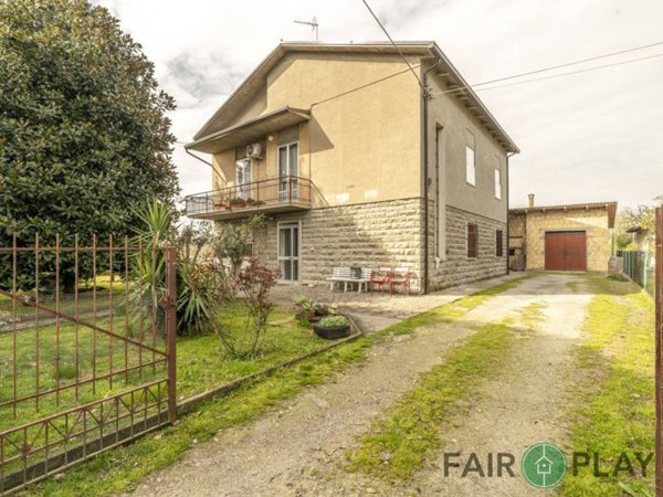 casa indipendente in vendita a Forlì in zona Quattro