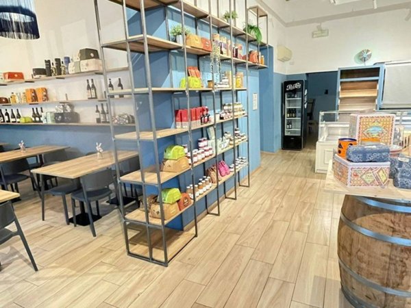 negozio in vendita a Forlì in zona Centro Storico