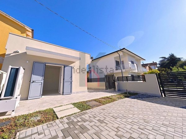 casa indipendente in vendita a Forlì in zona Carpena