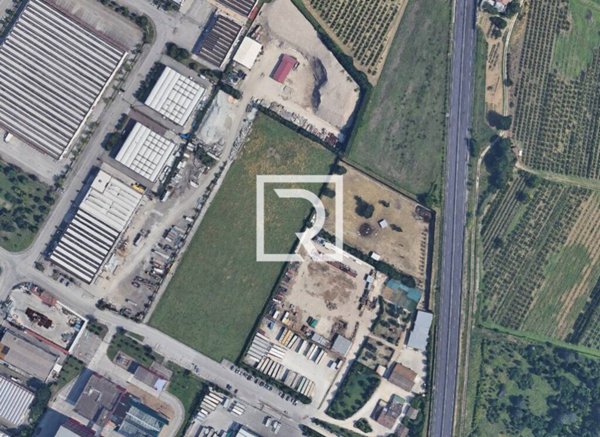 capannone in vendita a Forlì in zona Centro Storico