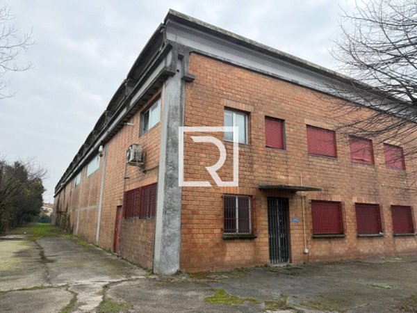 locale commerciale in vendita a Forlì in zona Centro Storico