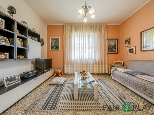 casa indipendente in vendita a Forlì in zona Quattro