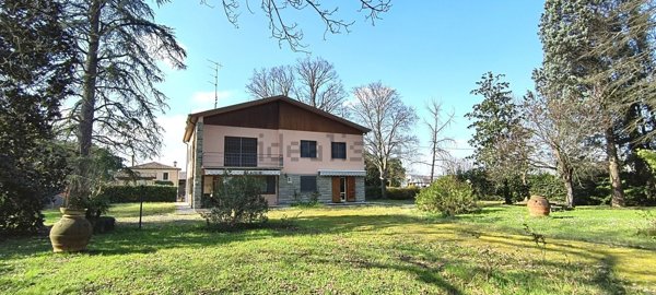 casa indipendente in vendita a Forlì