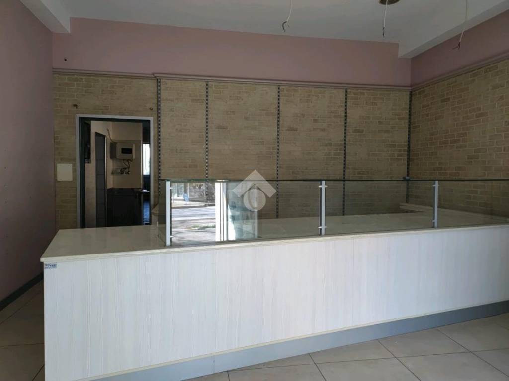 negozio in vendita a Forlì in zona Cà Ossi