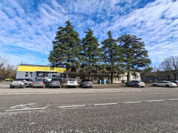 capannone in vendita a Forlì in zona Coriano