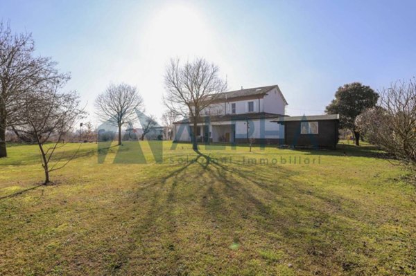 casa indipendente in vendita a Forlì in zona Industriale Selva