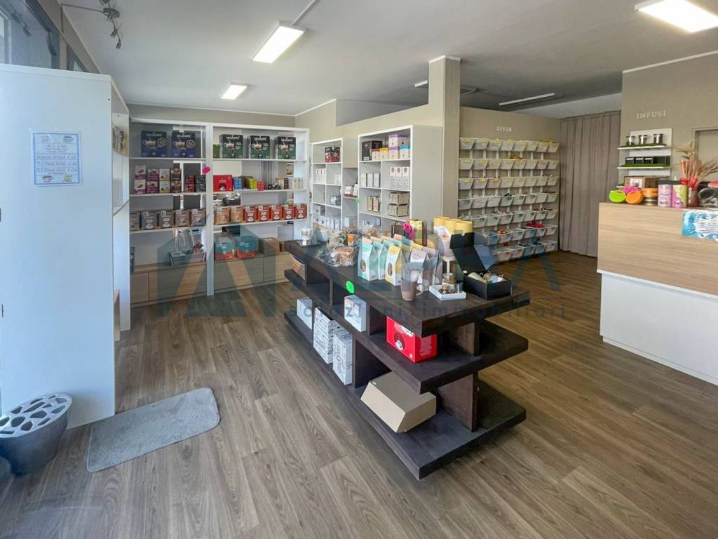 negozio in vendita a Forlì in zona Pieve Acquedotto