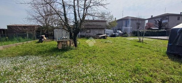 terreno edificabile in vendita a Forlì in zona Carpena