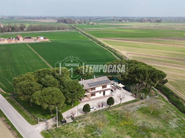 casa indipendente in vendita a Forlì in zona Quattro