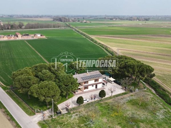 casa indipendente in vendita a Forlì in zona Quattro