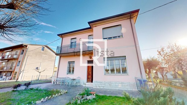 casa indipendente in vendita a Forlì in zona Ronco
