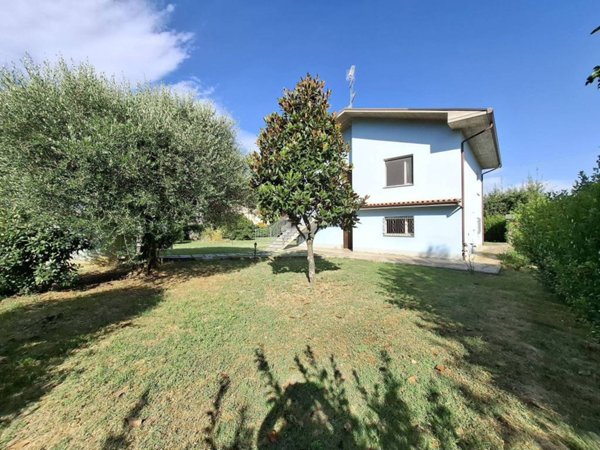 casa indipendente in vendita a Forlì in zona Carpena
