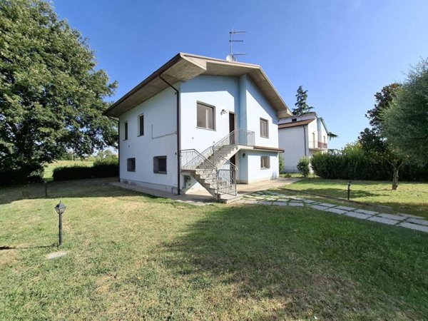 casa indipendente in vendita a Forlì in zona Grisignano