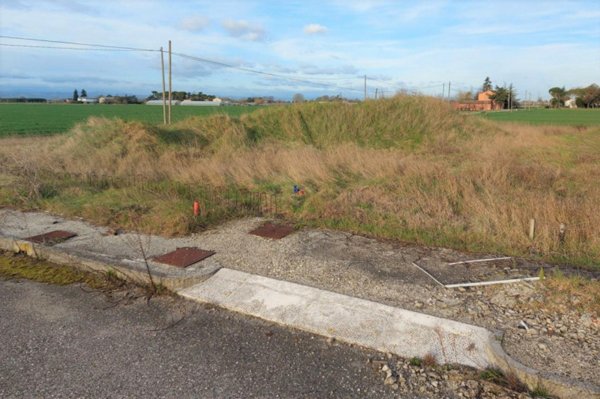 casa indipendente in vendita a Forlì in zona Quattro