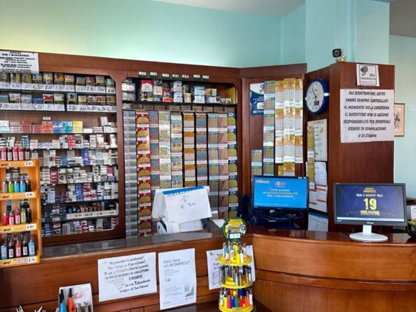 negozio in vendita a Forlì in zona Cava