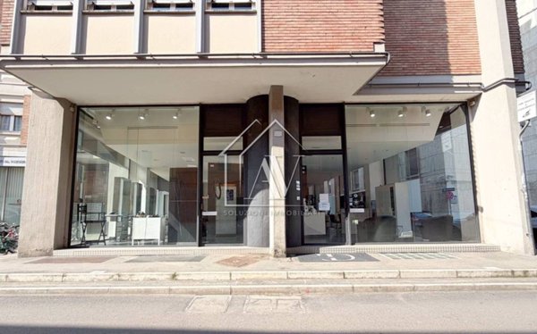 negozio in vendita a Forlì in zona Centro Storico