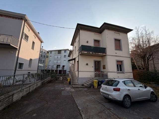 casa indipendente in vendita a Forlì