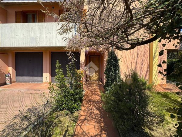 casa indipendente in vendita a Forlì in zona Ronco
