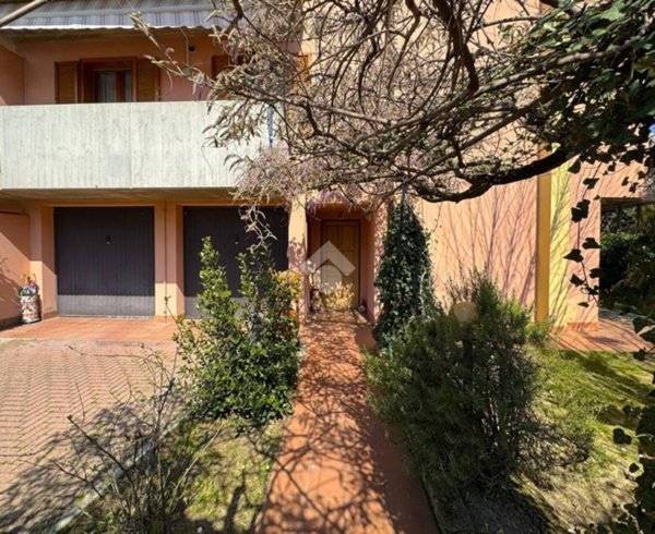 casa indipendente in vendita a Forlì in zona Ronco