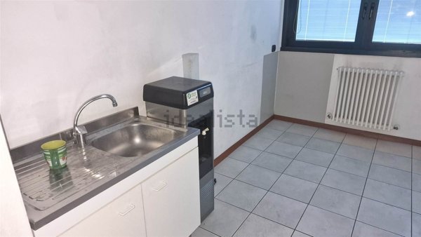 locale commerciale in vendita a Forlì