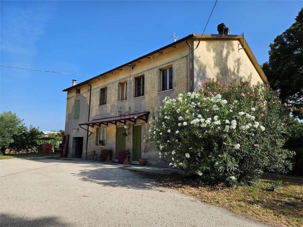 casa indipendente in vendita a Forlì in zona Centro Storico