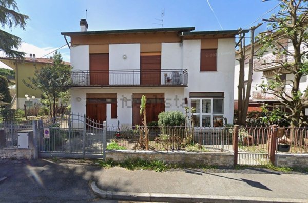 casa indipendente in vendita a Forlì