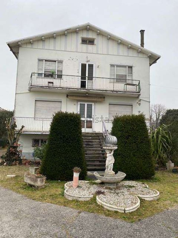 casa indipendente in vendita a Forlì