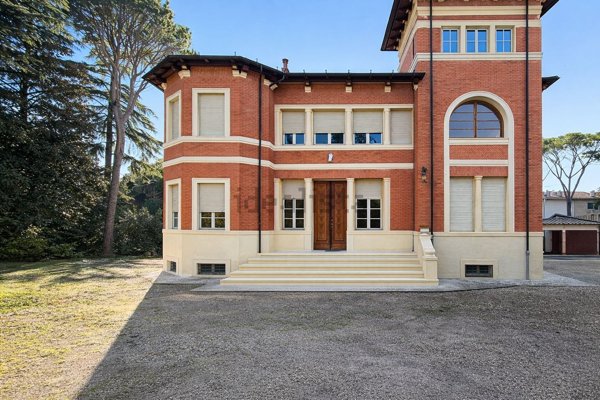 casa indipendente in vendita a Forlì